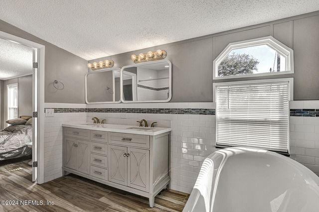 141 WOODS Road, San Mateo, FL 32187