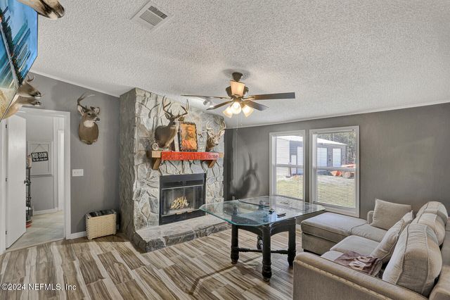 141 WOODS Road, San Mateo, FL 32187