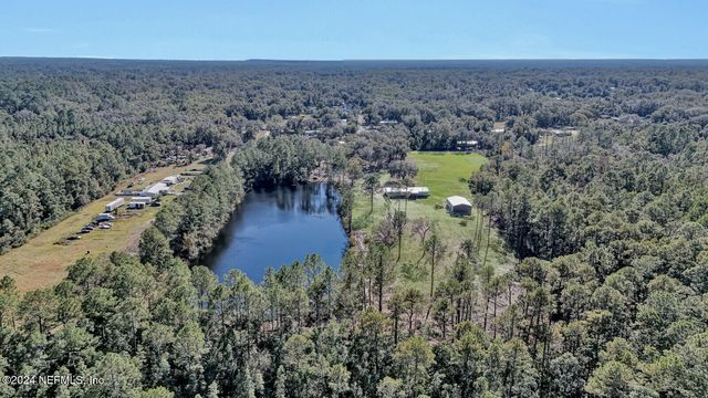 141 WOODS Road, San Mateo, FL 32187