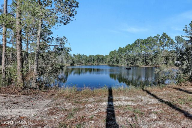 141 WOODS Road, San Mateo, FL 32187