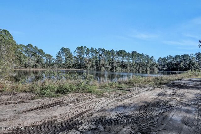141 WOODS Road, San Mateo, FL 32187