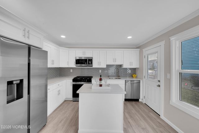 20 Woodstock Lane, Manchester, NJ 08759