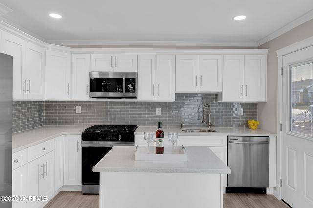 20 Woodstock Lane, Manchester, NJ 08759