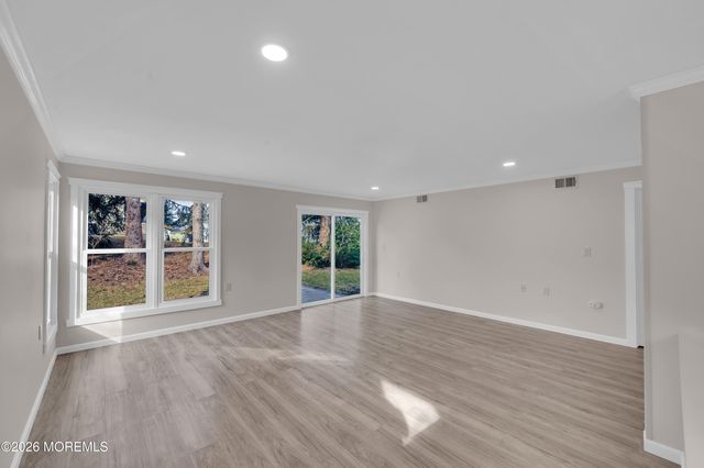 20 Woodstock Lane, Manchester, NJ 08759