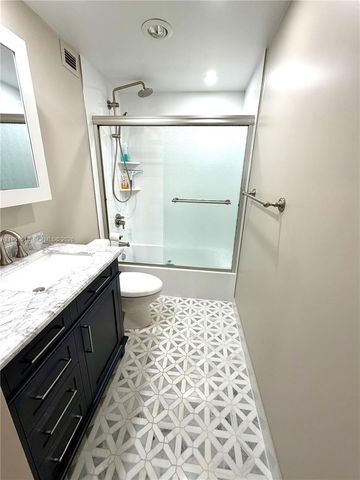 400 Kings Point Dr 524, Sunny Isles Beach, FL 33160