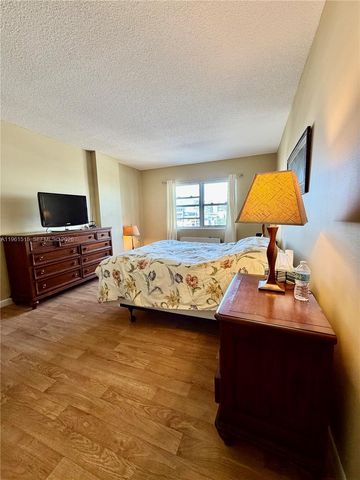 400 Kings Point Dr 524, Sunny Isles Beach, FL 33160