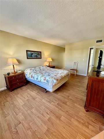 400 Kings Point Dr 524, Sunny Isles Beach, FL 33160