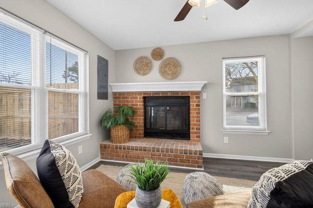 979 Smoke Tree LN, Virginia Beach, VA 23452