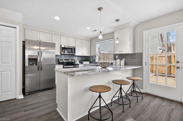 979 Smoke Tree LN, Virginia Beach, VA 23452