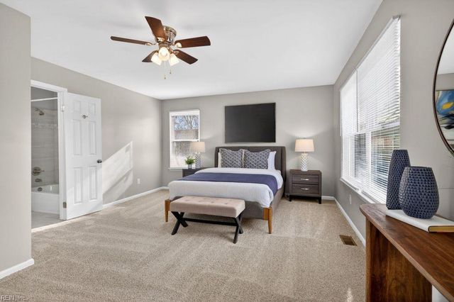 979 Smoke Tree LN, Virginia Beach, VA 23452