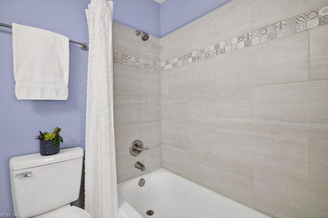 979 Smoke Tree LN, Virginia Beach, VA 23452