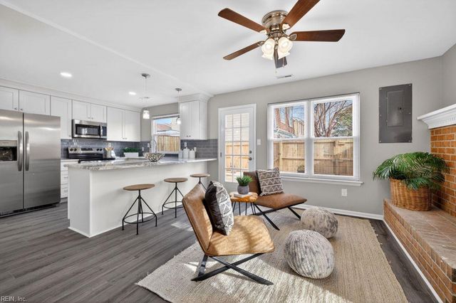 979 Smoke Tree LN, Virginia Beach, VA 23452