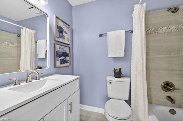 979 Smoke Tree LN, Virginia Beach, VA 23452