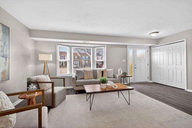 979 Smoke Tree LN, Virginia Beach, VA 23452