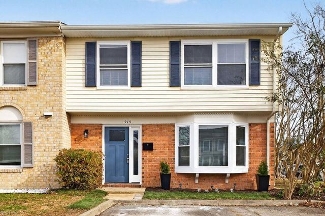 979 Smoke Tree LN, Virginia Beach, VA 23452