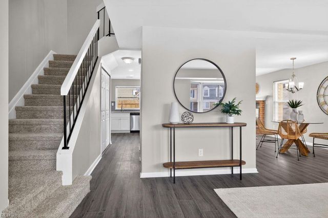 979 Smoke Tree LN, Virginia Beach, VA 23452