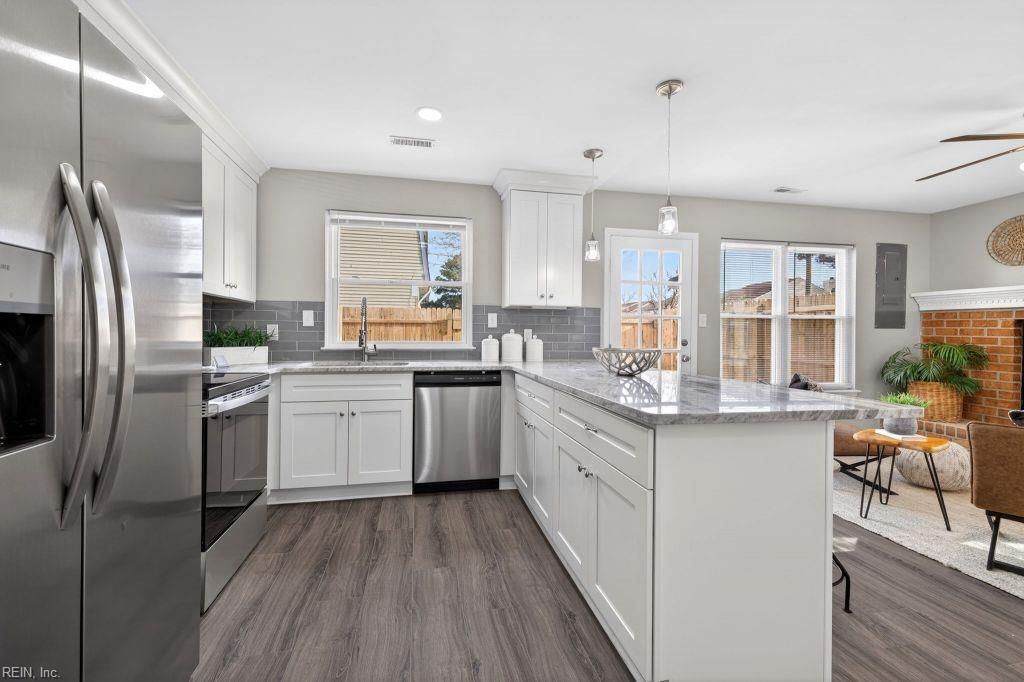 979 Smoke Tree LN, Virginia Beach, VA 23452