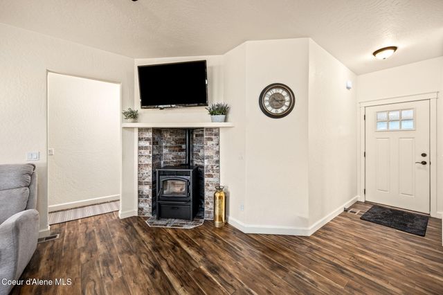 32911 N 16th AVE, Spirit Lake, ID 83869