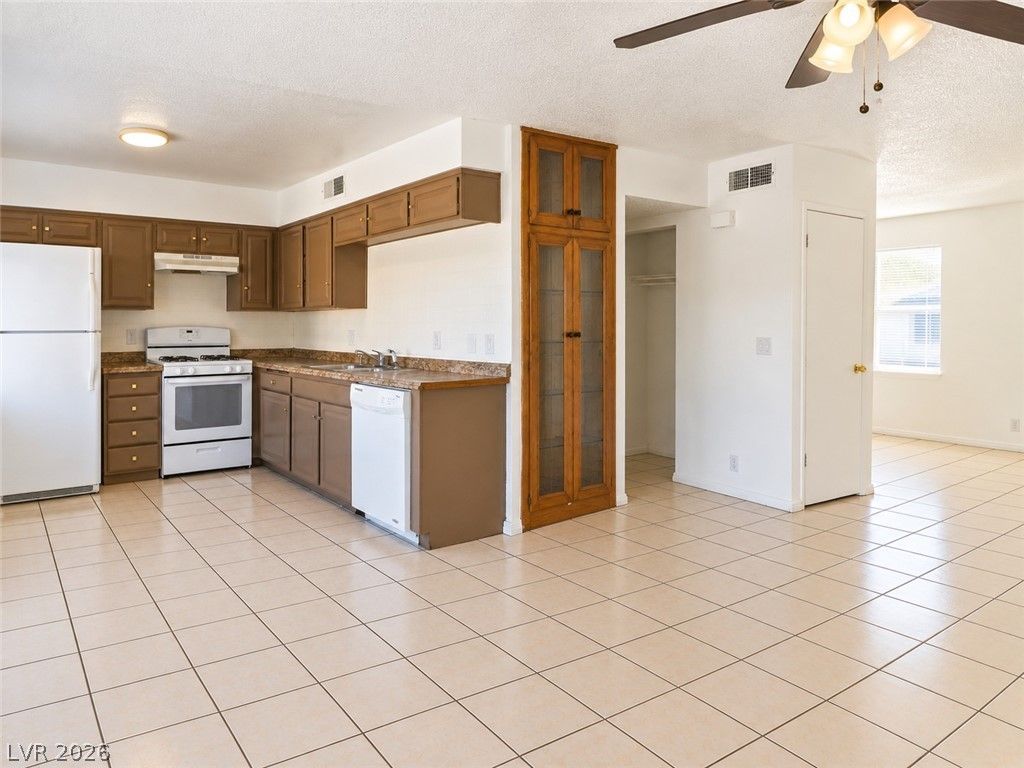 3501 Mercury Street B, North Las Vegas, NV 89030 — photo 3
