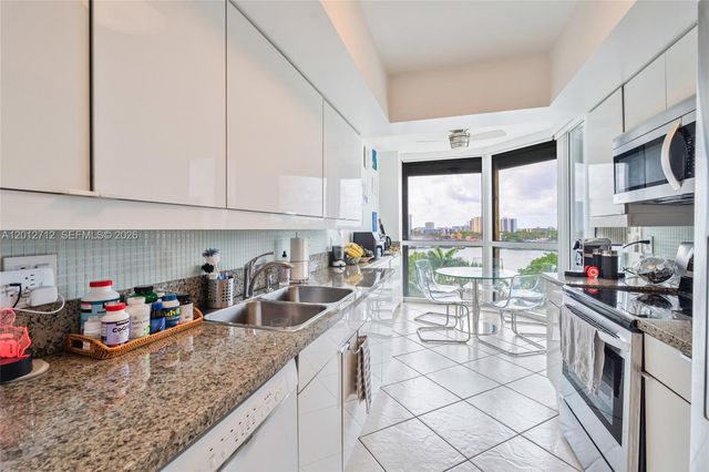 21205 YACHT CLUB DR 805, Aventura, FL 33180