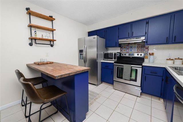 2025 SYLVESTER ROAD L3, Lakeland, FL 33803