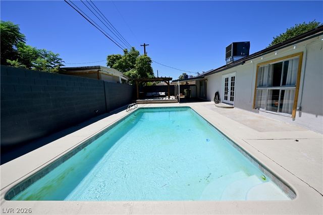 2016 East Oakey Boulevard, Las Vegas, NV 89104