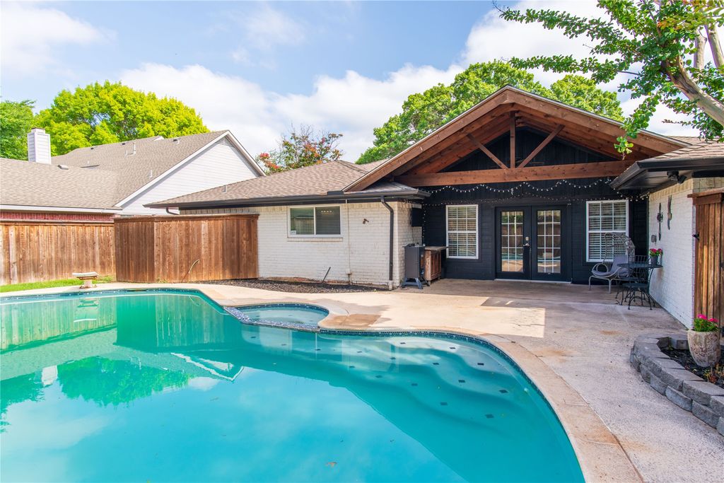 2725 Regal Road, Plano, TX 75075