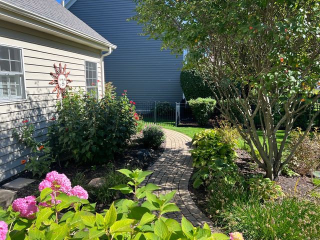 39W421 Olinger Lane, Geneva, IL 60134