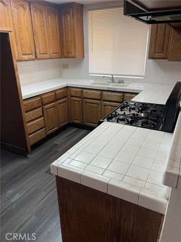 246 E Hullett Street, Long Beach, CA 90805