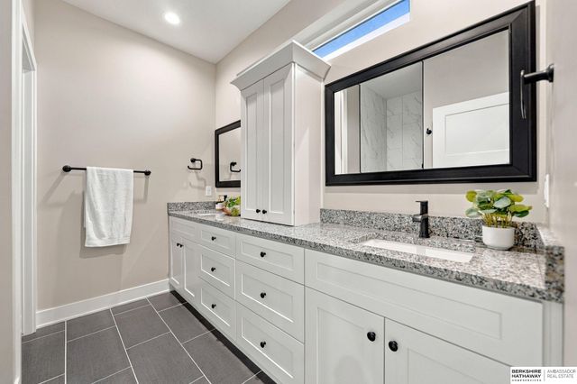 7755 Aero Circle, Lincoln, NE 68516