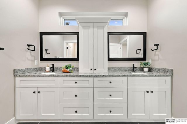 7755 Aero Circle, Lincoln, NE 68516