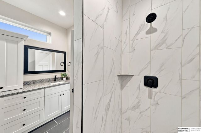 7755 Aero Circle, Lincoln, NE 68516