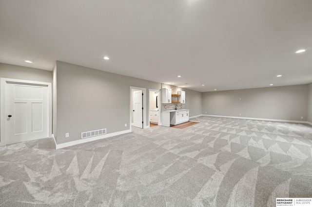 7755 Aero Circle, Lincoln, NE 68516