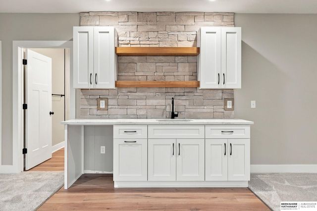 7755 Aero Circle, Lincoln, NE 68516