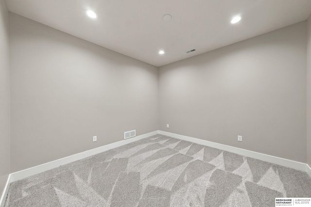 7755 Aero Circle, Lincoln, NE 68516