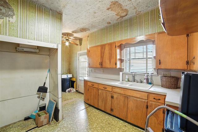 514 S Main ST, Lockhart, TX 78644