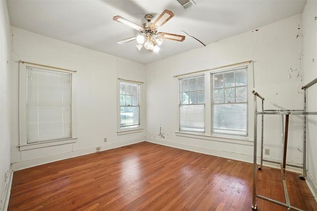 514 S Main ST, Lockhart, TX 78644