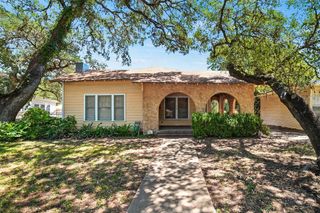 514 S Main ST, Lockhart, TX 78644