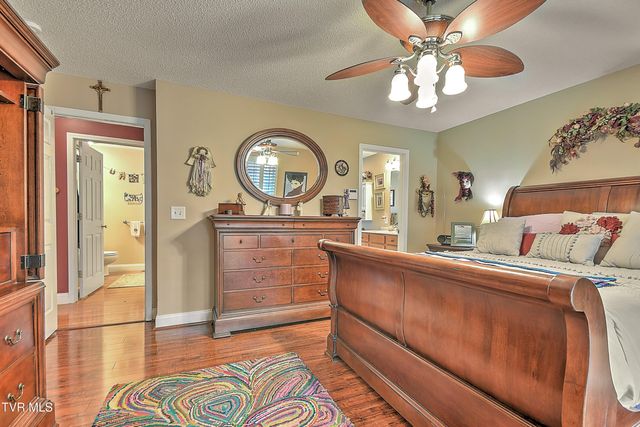 1018 Sunrise Valley Drive, Johnson City, TN 37604
