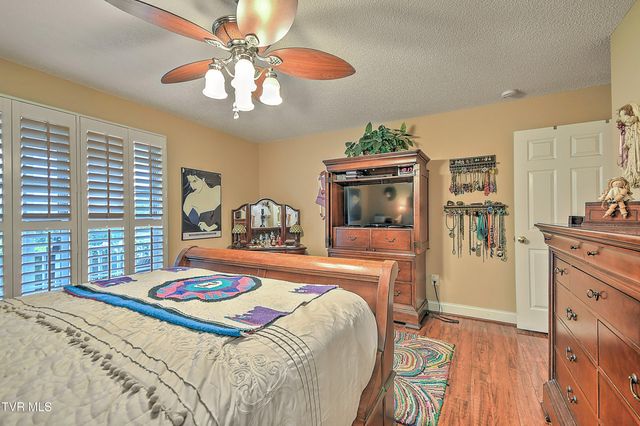 1018 Sunrise Valley Drive, Johnson City, TN 37604
