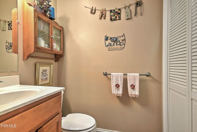 1018 Sunrise Valley Drive, Johnson City, TN 37604