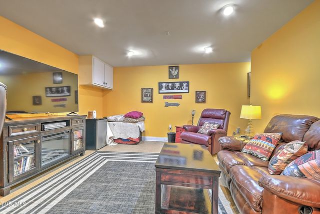 1018 Sunrise Valley Drive, Johnson City, TN 37604
