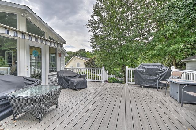 1018 Sunrise Valley Drive, Johnson City, TN 37604