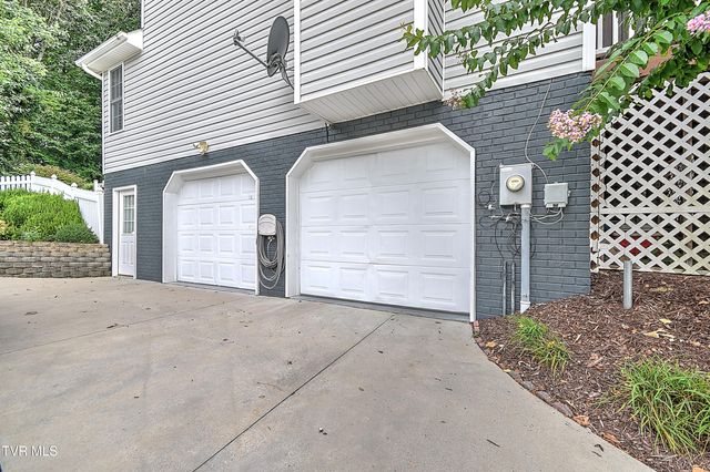 1018 Sunrise Valley Drive, Johnson City, TN 37604