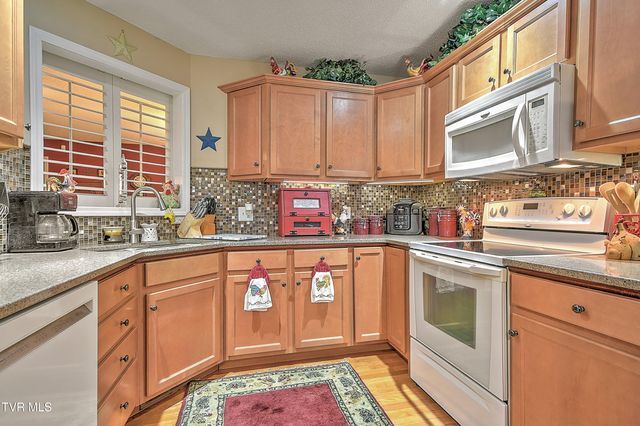 1018 Sunrise Valley Drive, Johnson City, TN 37604