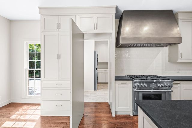 608 Linden Sq, Nashville, TN 37215