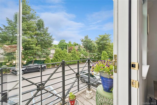 408 Cambridge Court, Glen Cove, NY 11542