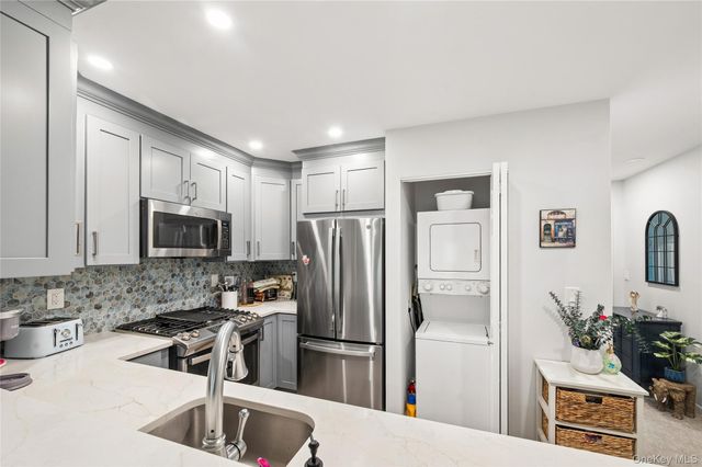 408 Cambridge Court, Glen Cove, NY 11542