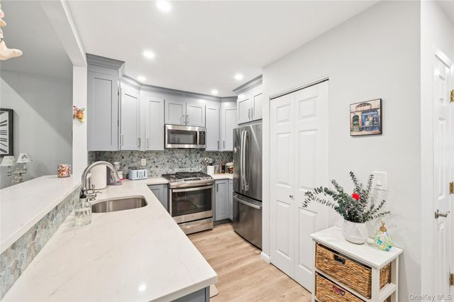408 Cambridge Court, Glen Cove, NY 11542