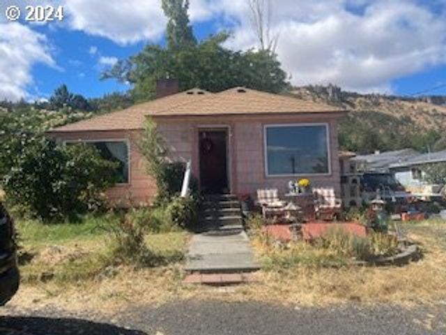 3214 W 10TH St, The Dalles, OR 97058